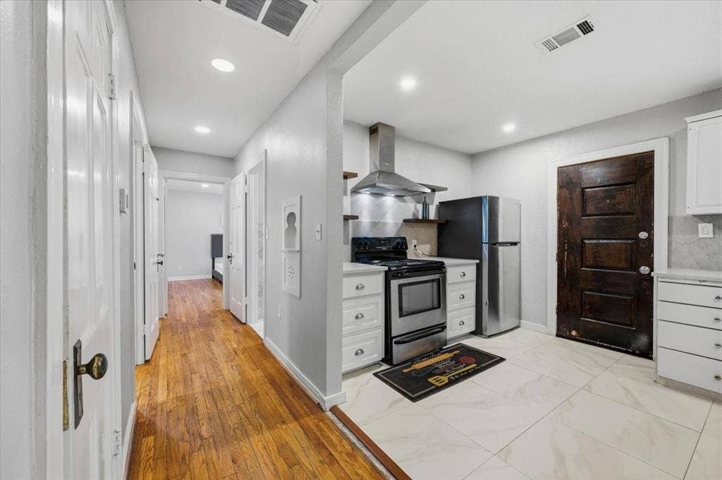 2614 Roanoke Avenue, Dallas, TX 75235 view of hall and kitchen