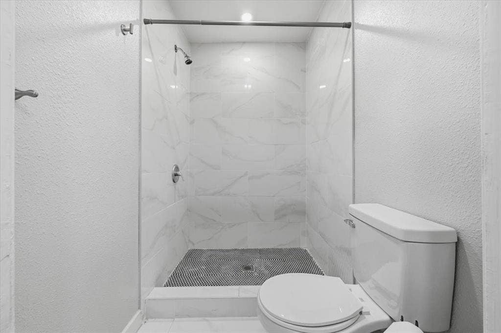 2614 Roanoke Avenue, Dallas, TX 75235 2614 Roanoke Avenue, Dallas, TX 75235