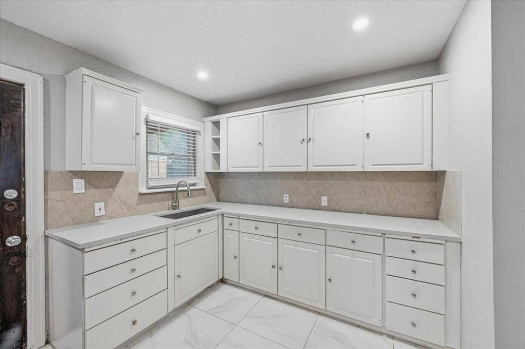 2614 Roanoke Avenue, Dallas, TX 75235 2614 Roanoke Avenue, Dallas, TX 75235