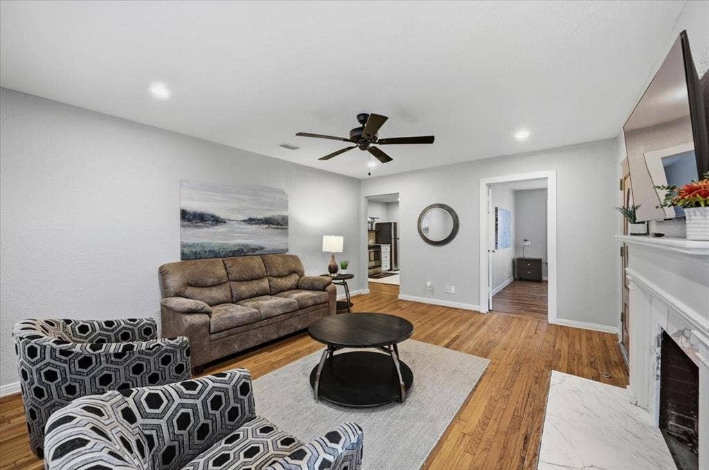 2614 Roanoke Avenue, Dallas, TX 75235 2614 Roanoke Avenue, Dallas, TX 75235