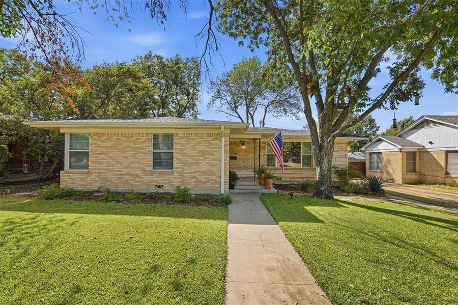 Property photo for 2908 Ryan Place Drive, Fort Worth, TX