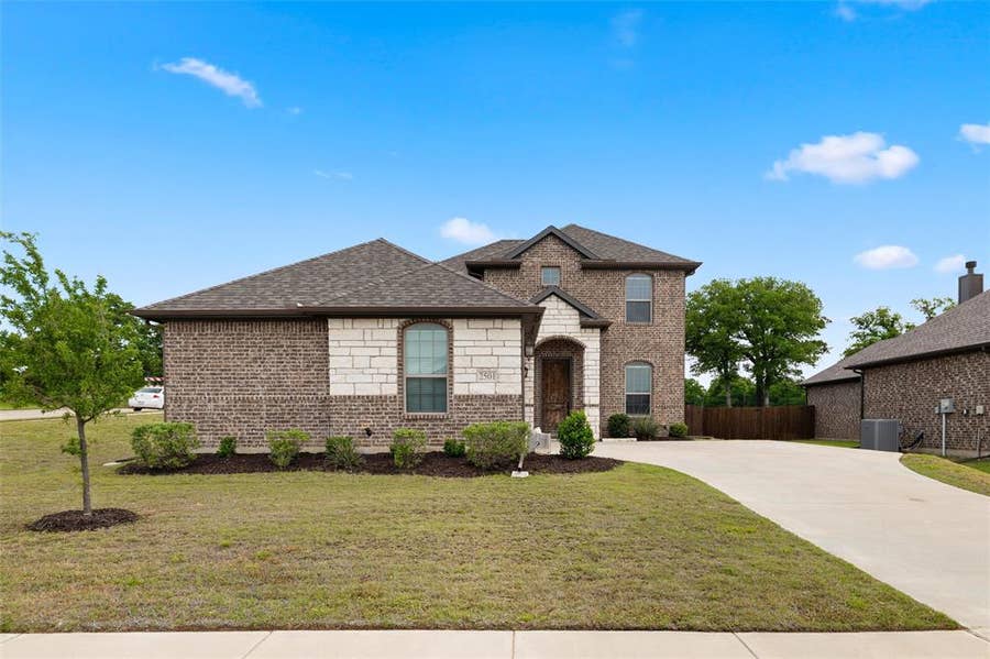 Property photo for 2501 Bunker Hill Drive, Burleson, TX