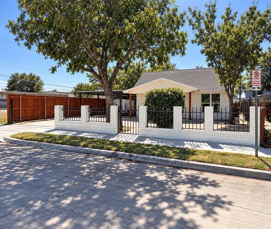 Property photo for 2940 Livingston Avenue, Fort Worth, TX