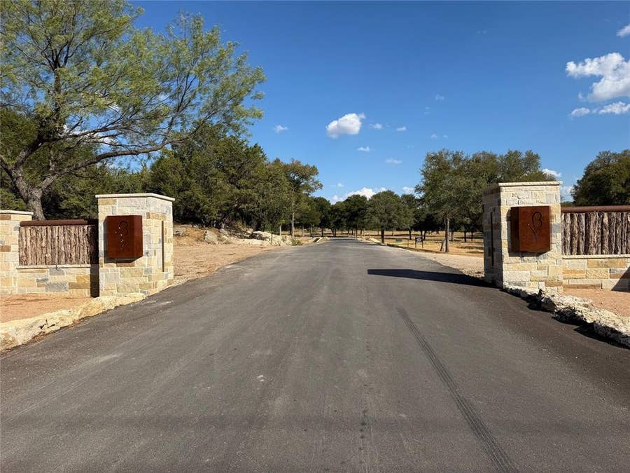 Property photo for 300 Duncan Parker Lane, Weatherford, TX