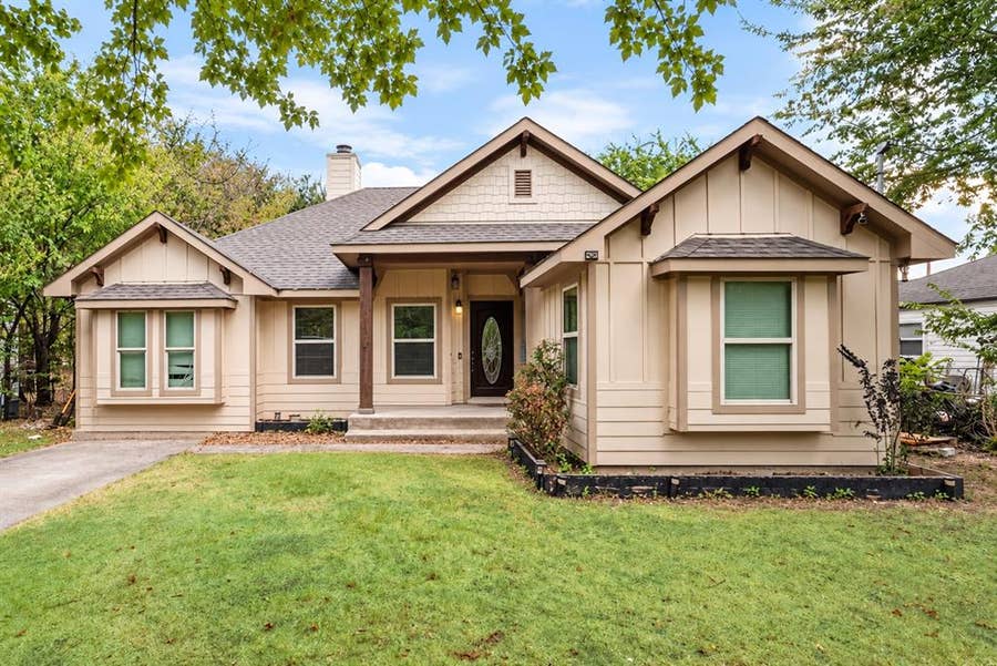 Property photo for 910 English Street, Irving, TX