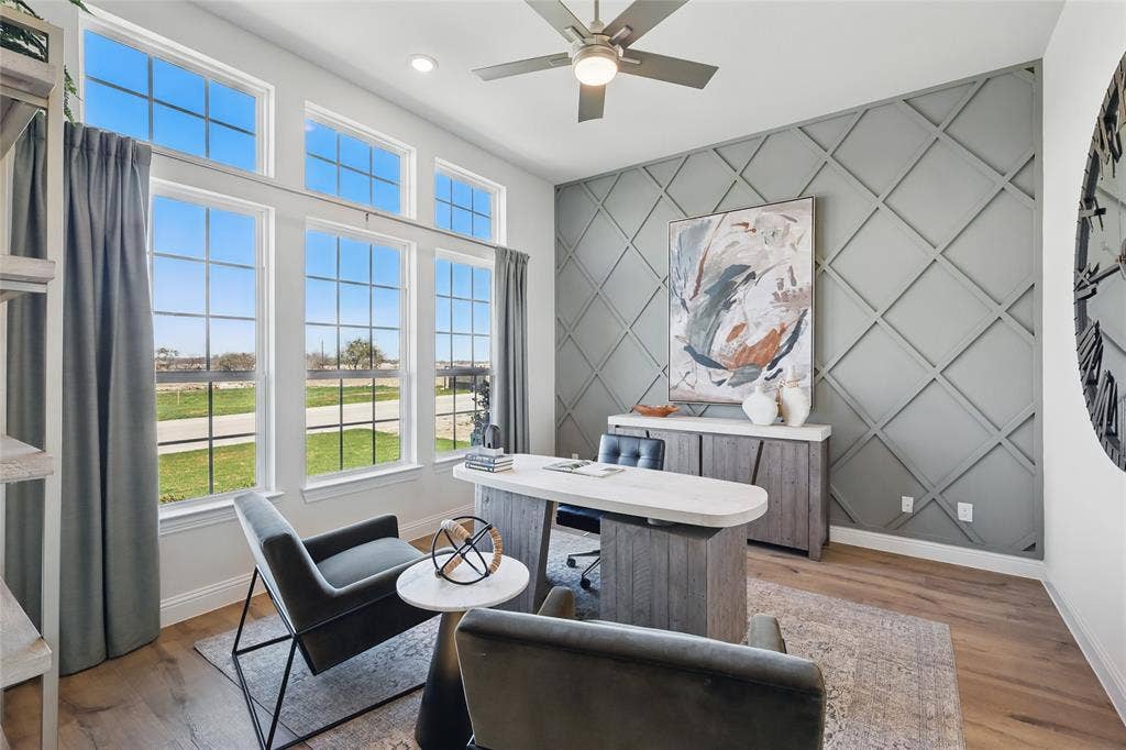 318 Trinity Court, Shady Shores, TX 76208 Model home photos of similar floorplans, not pictures of actual home.