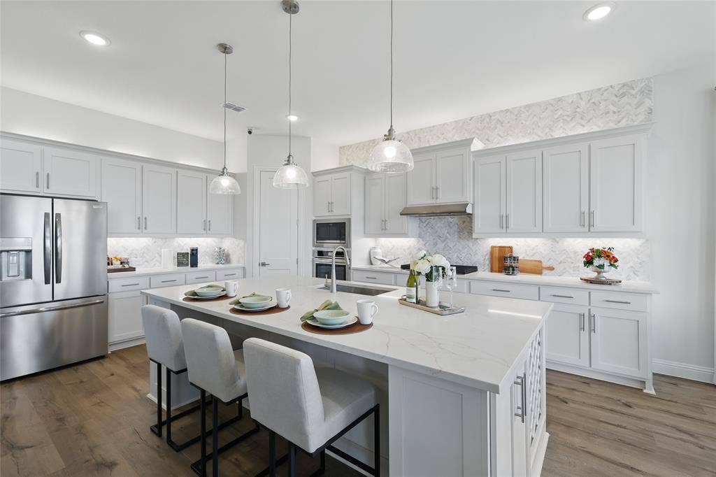 318 Trinity Court, Shady Shores, TX 76208 Model home photos of similar floorplans, not pictures of actual home.