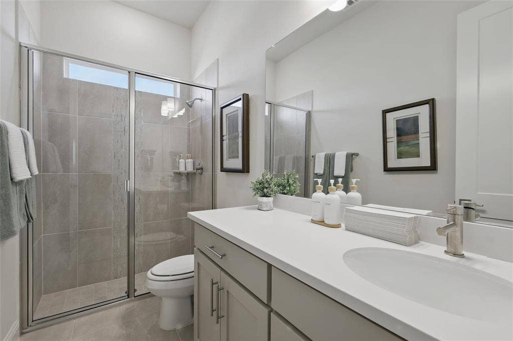 318 Trinity Court, Shady Shores, TX 76208 Model home photos of similar floorplans, not pictures of actual home.