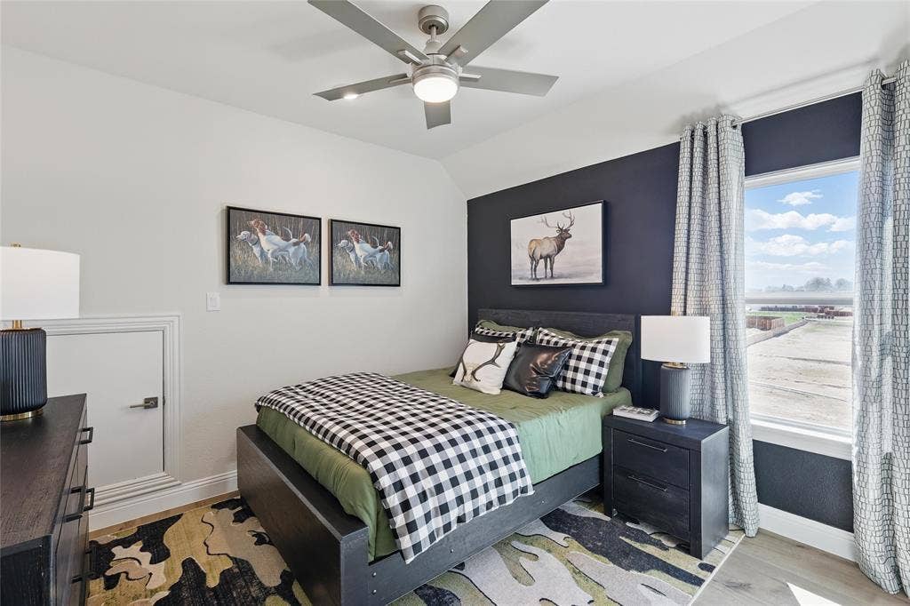 318 Trinity Court, Shady Shores, TX 76208 Model home photos of similar floorplans, not pictures of actual home.