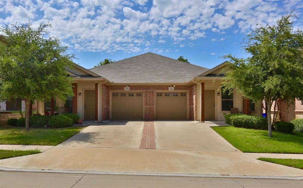 371 Orbit Drive, Lavon, TX 75166 371 Orbit Drive, Lavon, TX 75166
