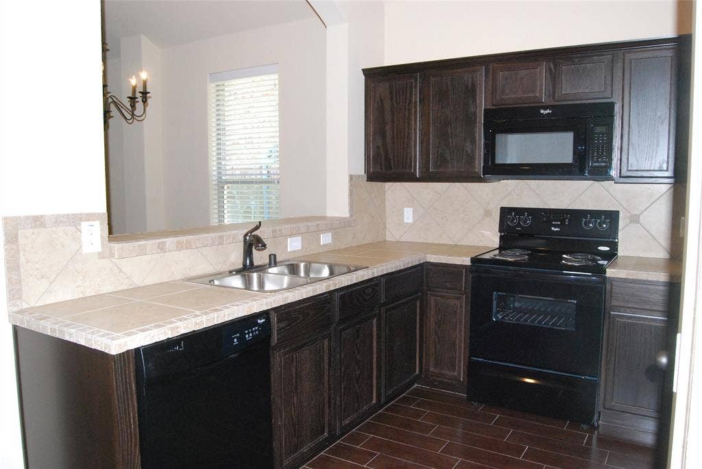 371 Orbit Drive, Lavon, TX 75166 371 Orbit Drive, Lavon, TX 75166