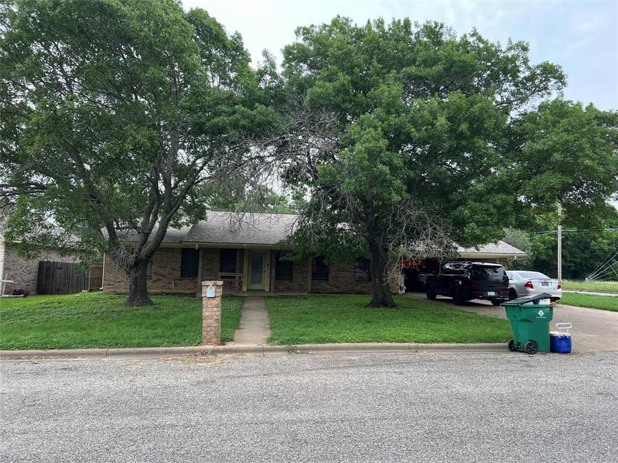 Property photo for 501 Spring Meadow Street, Stephenville, TX