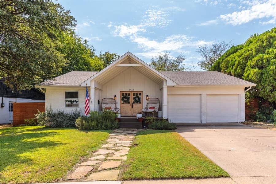 Property photo for 1307 Magnolia Drive, Richardson, TX