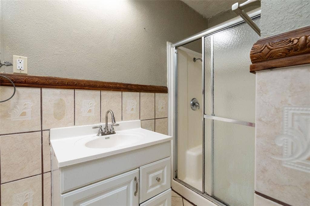 3264 Hillglenn Road, Dallas, TX 75228