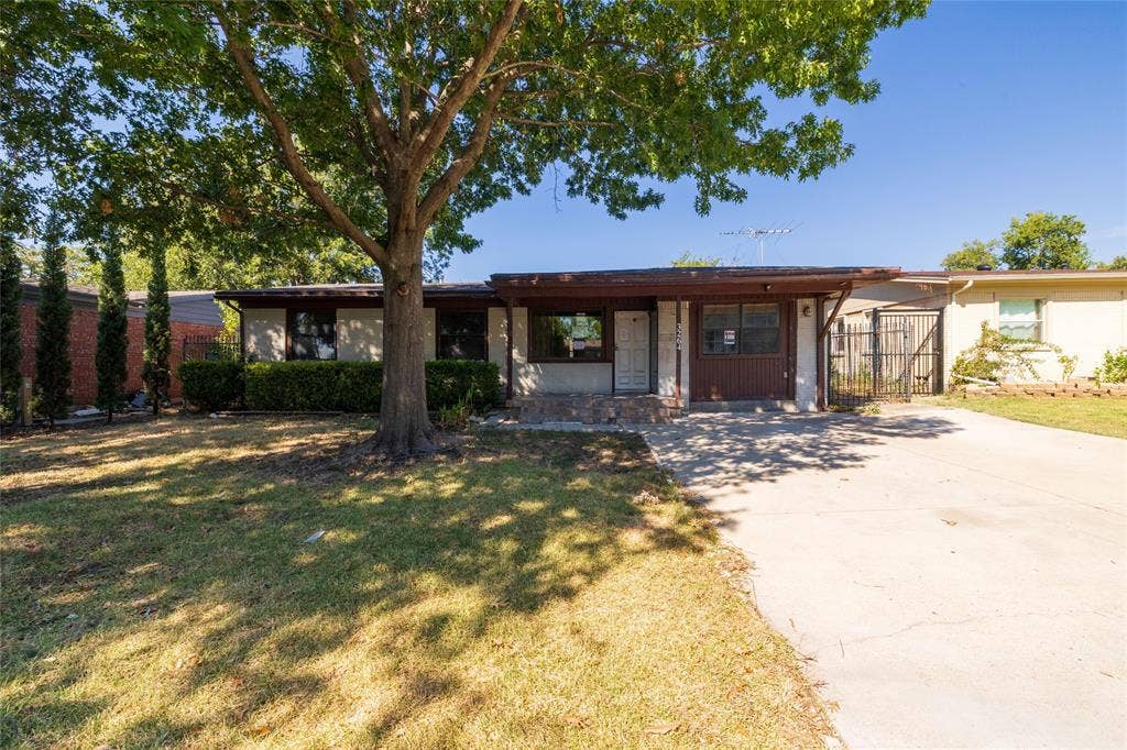 3264 Hillglenn Road, Dallas, TX 75228