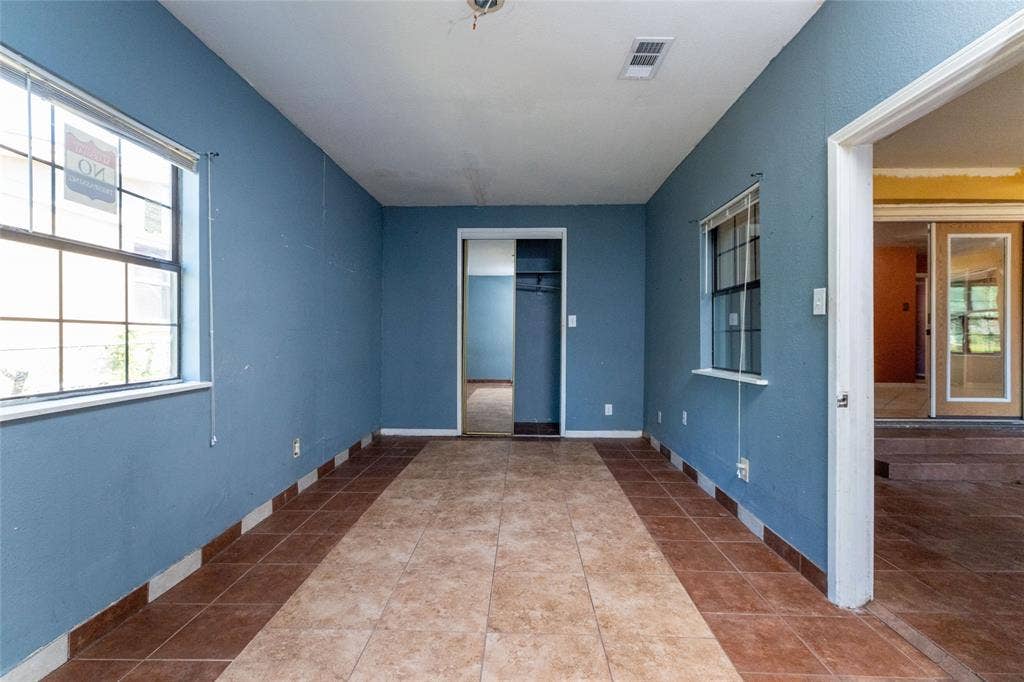 3264 Hillglenn Road, Dallas, TX 75228
