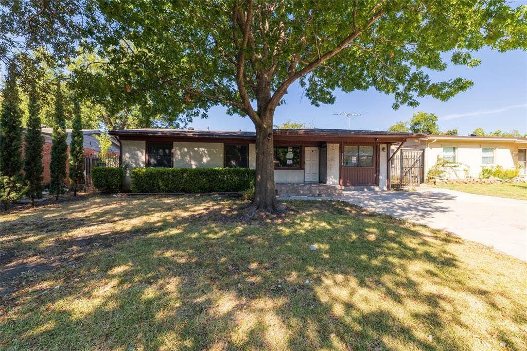 3264 Hillglenn Road, Dallas, TX 75228