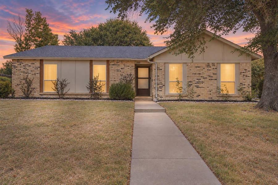 Property photo for 1117 Southridge Drive, Lancaster, TX