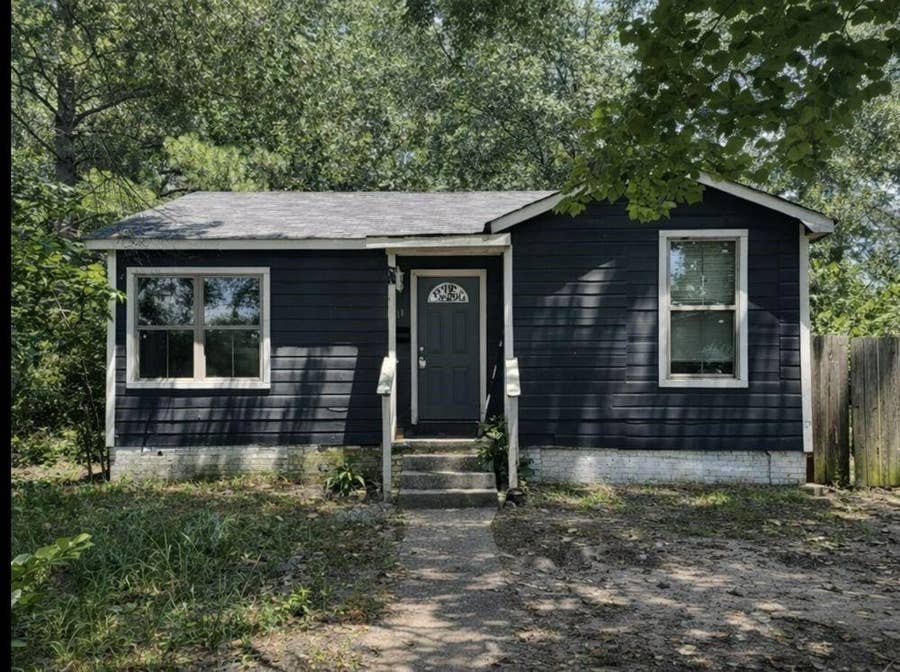 Property photo for 1003 S Main Street, Springhill, LA