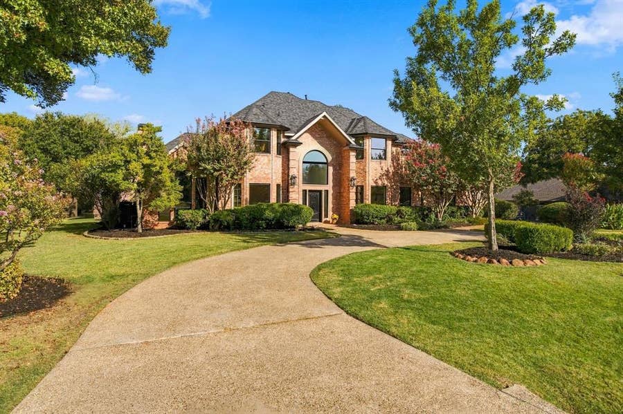 Property photo for 303 Highland Court, Double Oak, TX