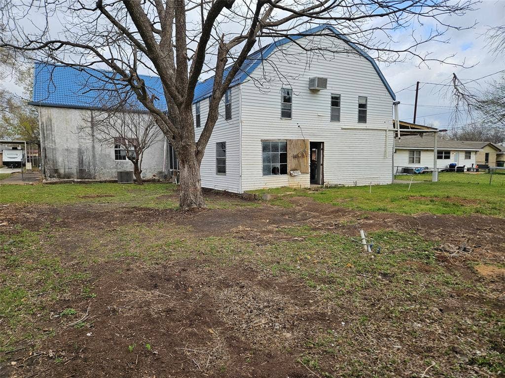 716 Dogwood Street, Robinson, TX 76706 Rear view of property with a gambrel roof and a lawn