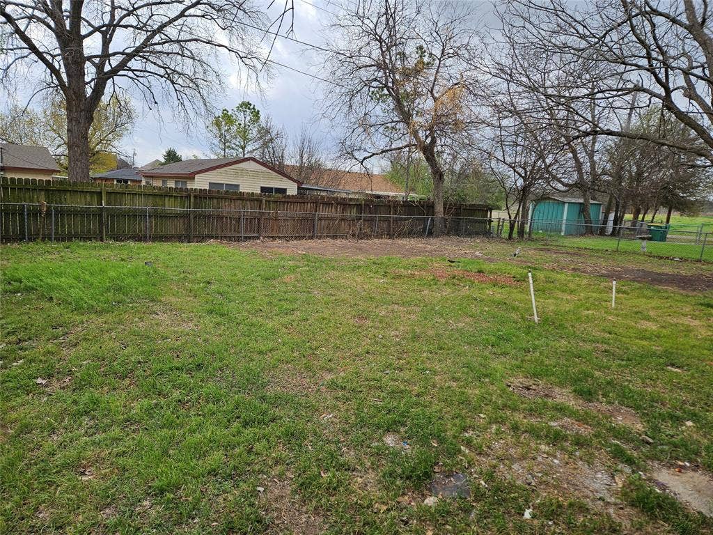 716 Dogwood Street, Robinson, TX 76706 View of fenced backyard