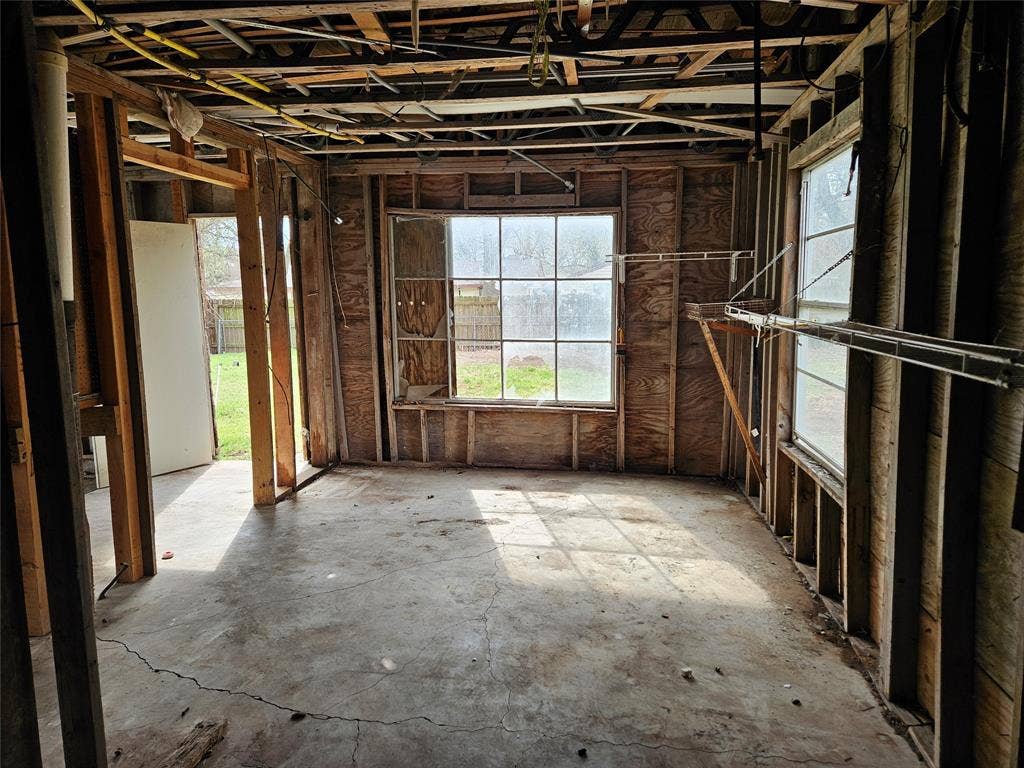 716 Dogwood Street, Robinson, TX 76706 Misc room with healthy amount of natural light