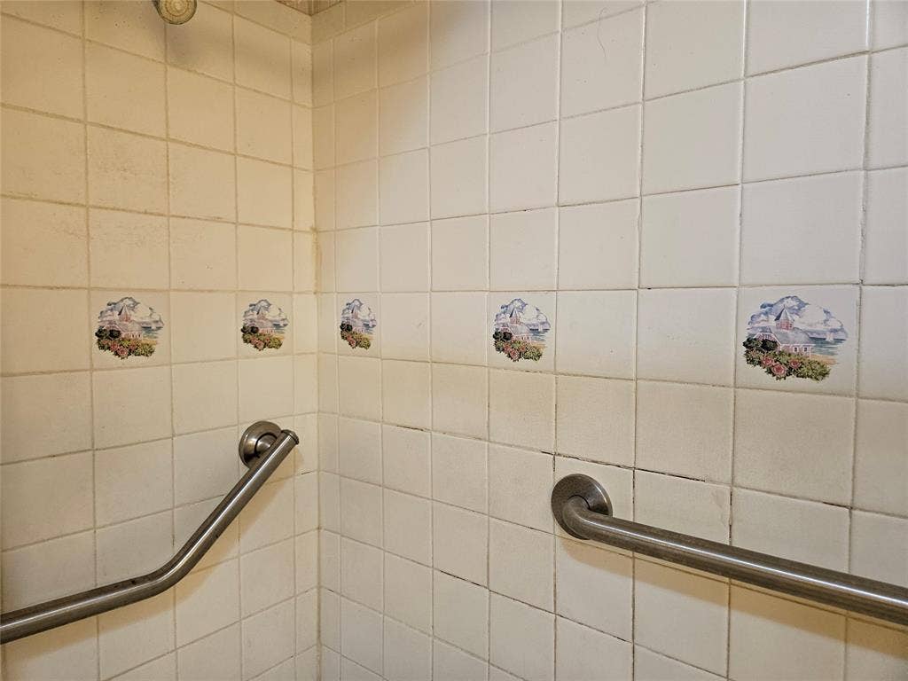 716 Dogwood Street, Robinson, TX 76706 Bathroom view of tiled shower