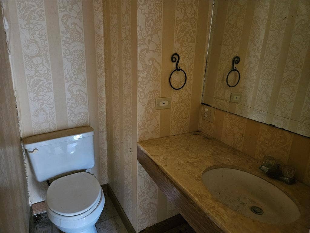 716 Dogwood Street, Robinson, TX 76706 Bathroom featuring wallpapered walls and vanity
