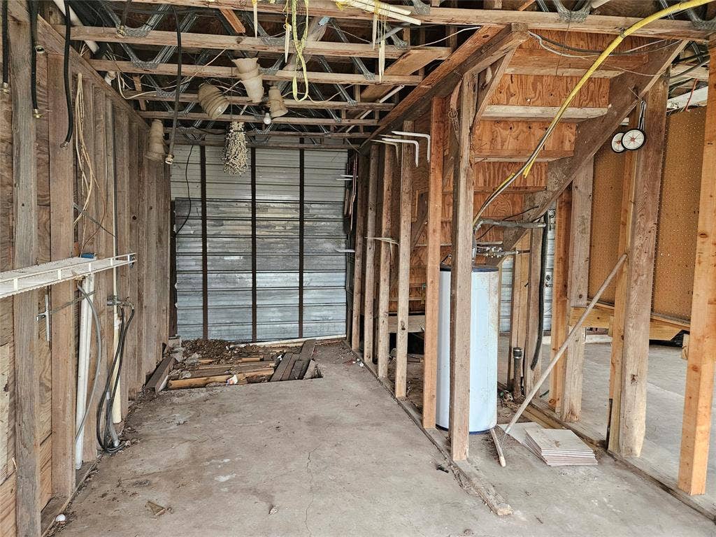 716 Dogwood Street, Robinson, TX 76706 Miscellaneous room with water heater