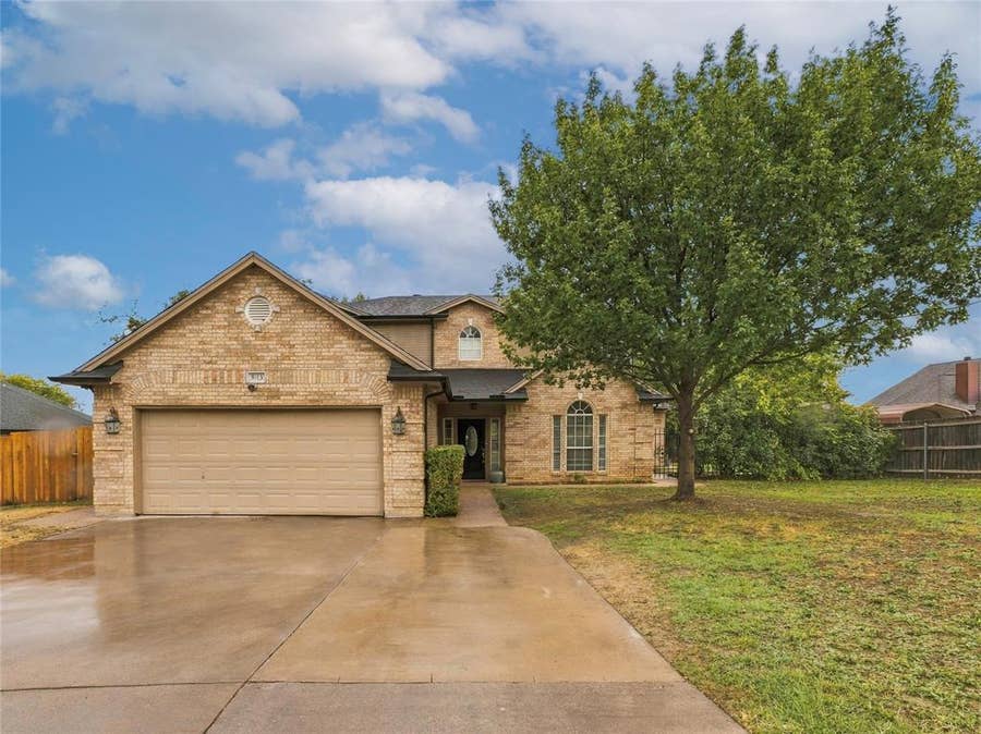 Property photo for 803 N State Street, Decatur, TX