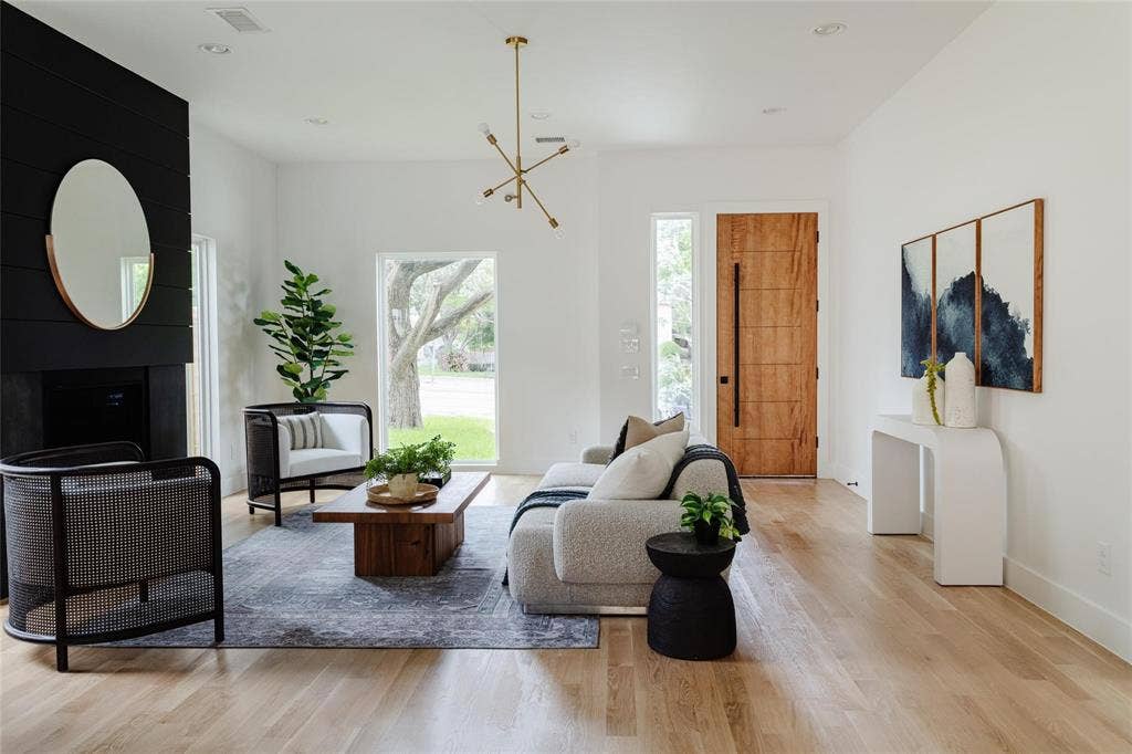 939 N Buckner Boulevard, Dallas, TX 75218 Hardwood-style flooring throughout
