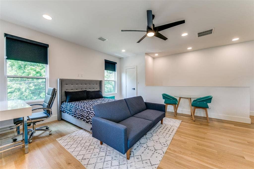 939 N Buckner Boulevard, Dallas, TX 75218 Additional photo of guest quarters