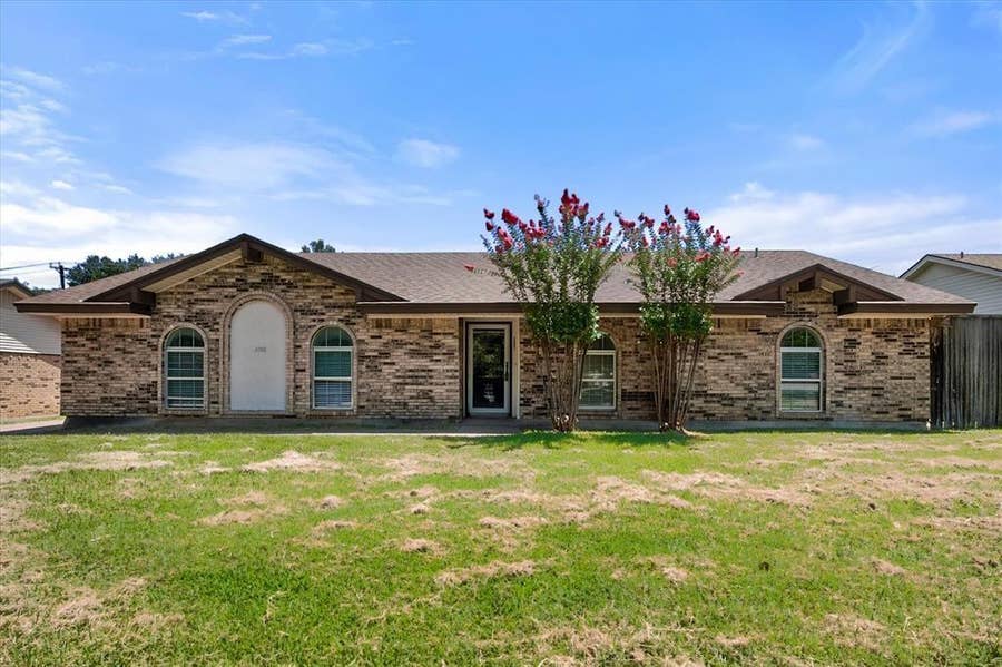 Property photo for 2001 San Jacinto Drive, Arlington, TX