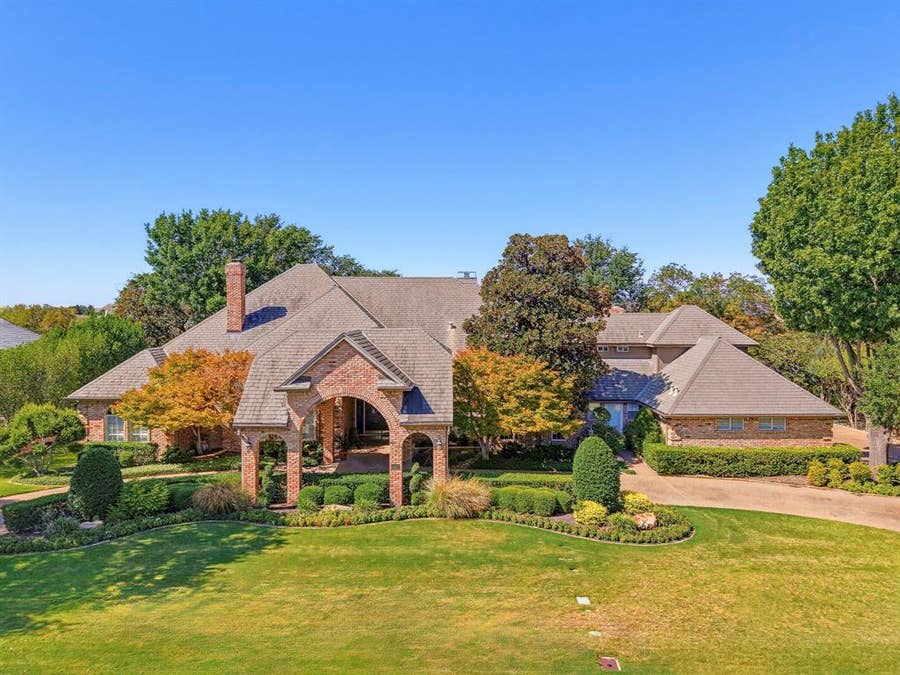 Property photo for 6200 Forest Highlands Drive, Fort Worth, TX