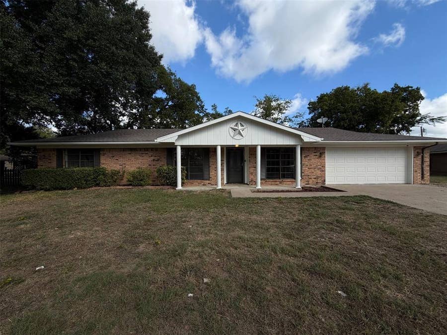 Property photo for 203 Frost Creek Avenue, Groesbeck, TX