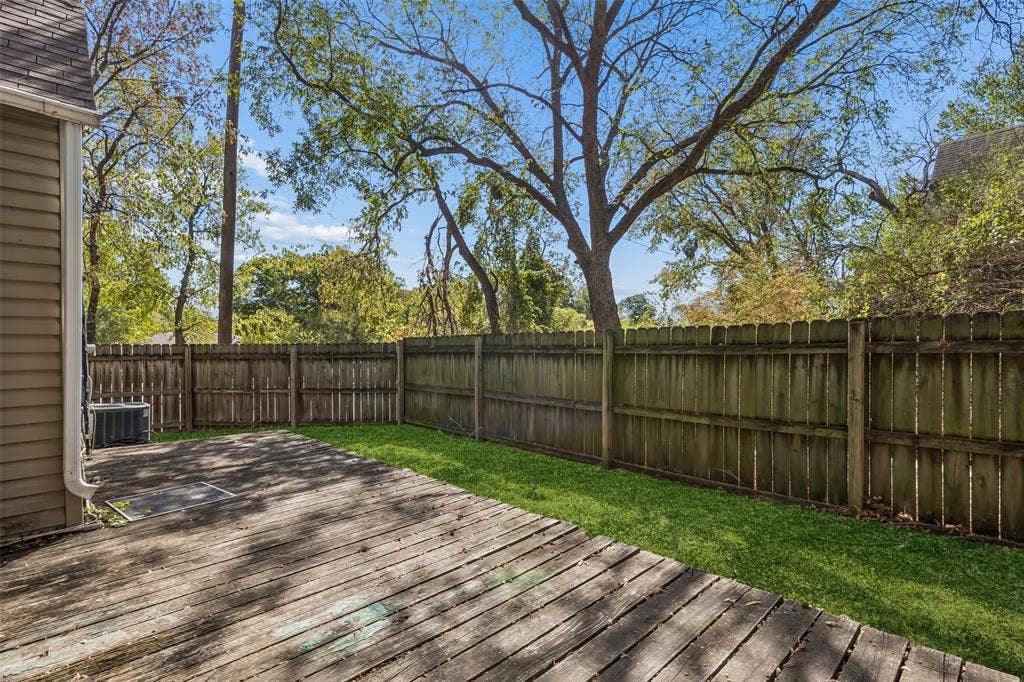 503 W Sycamore Street, Denton, TX 76201 503 W Sycamore Street, Denton, TX 76201