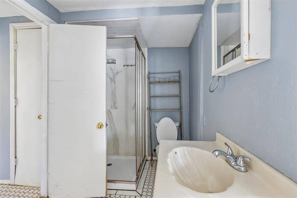 503 W Sycamore Street, Denton, TX 76201 503 W Sycamore Street, Denton, TX 76201