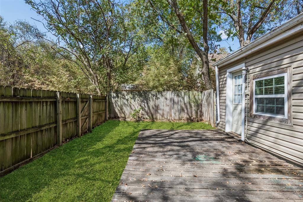 503 W Sycamore Street, Denton, TX 76201 503 W Sycamore Street, Denton, TX 76201