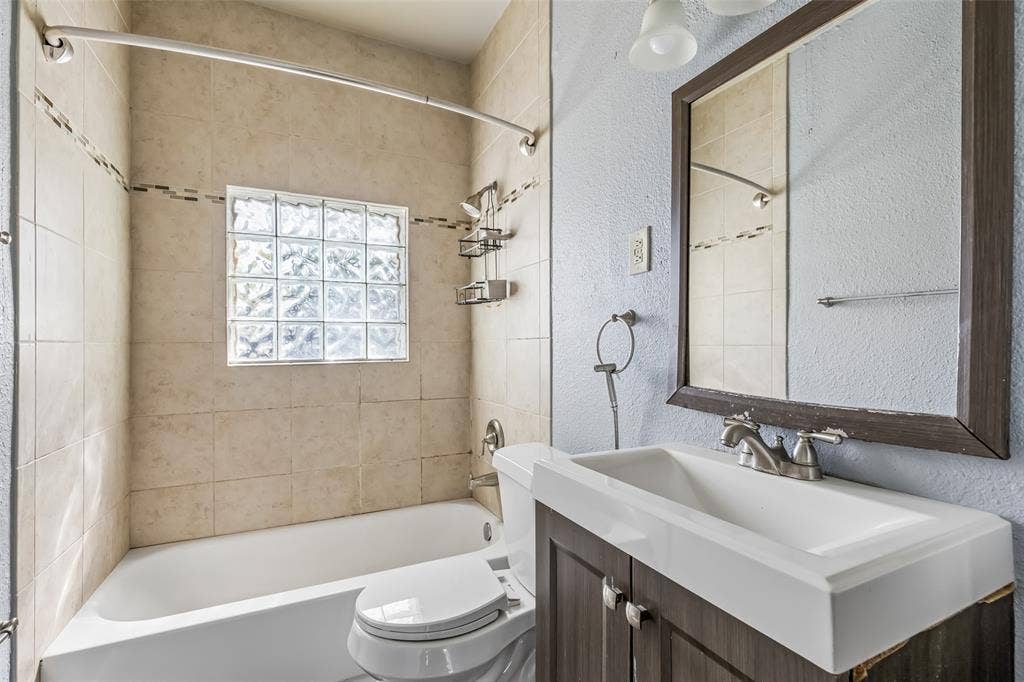 503 W Sycamore Street, Denton, TX 76201 503 W Sycamore Street, Denton, TX 76201