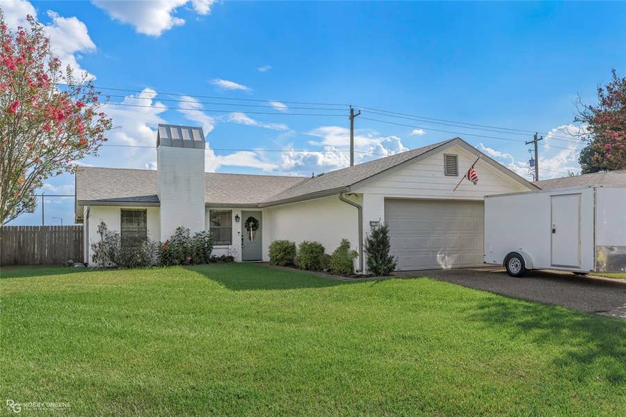 Property photo for 3120 Le Oaks Drive, Bossier City, LA