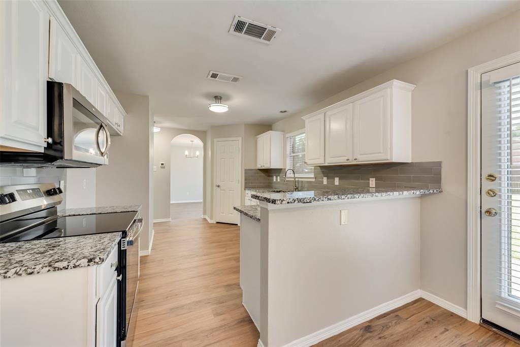 906 Bayshore Drive, Mansfield, TX 76063