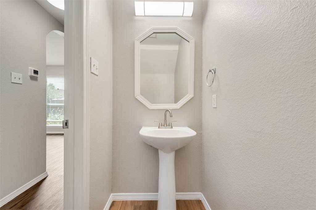 906 Bayshore Drive, Mansfield, TX 76063