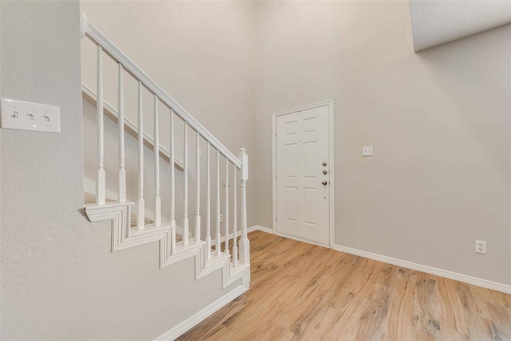 906 Bayshore Drive, Mansfield, TX 76063