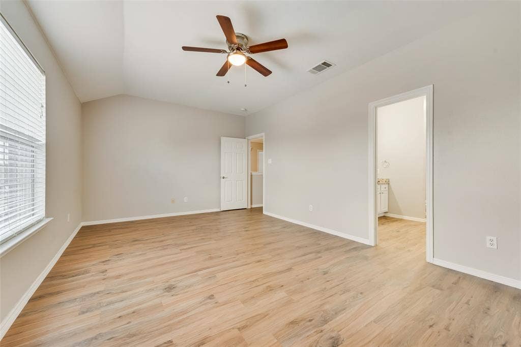 906 Bayshore Drive, Mansfield, TX 76063