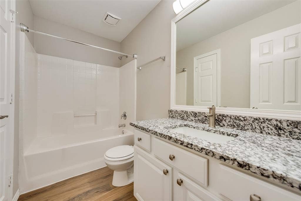 906 Bayshore Drive, Mansfield, TX 76063