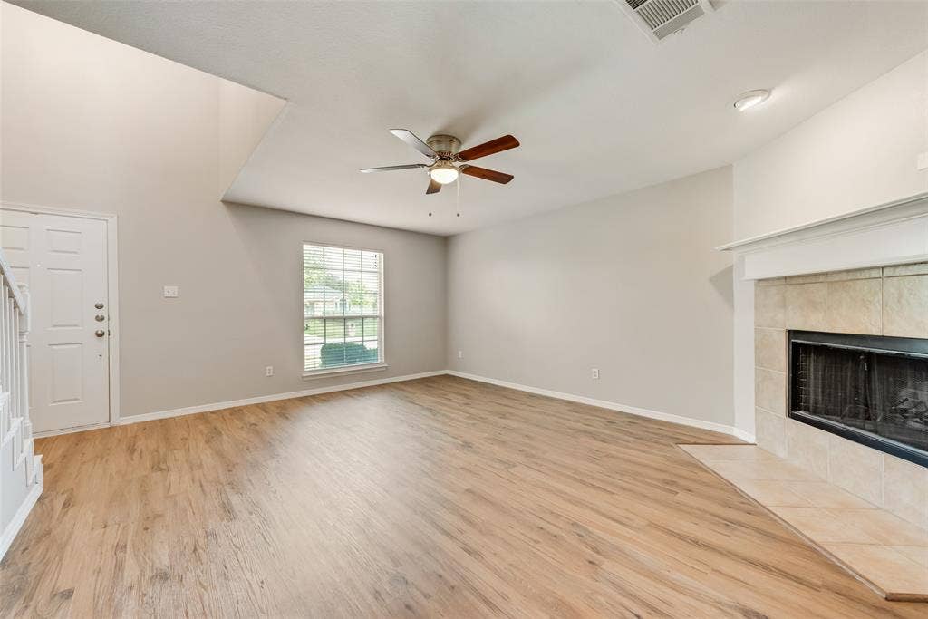 906 Bayshore Drive, Mansfield, TX 76063