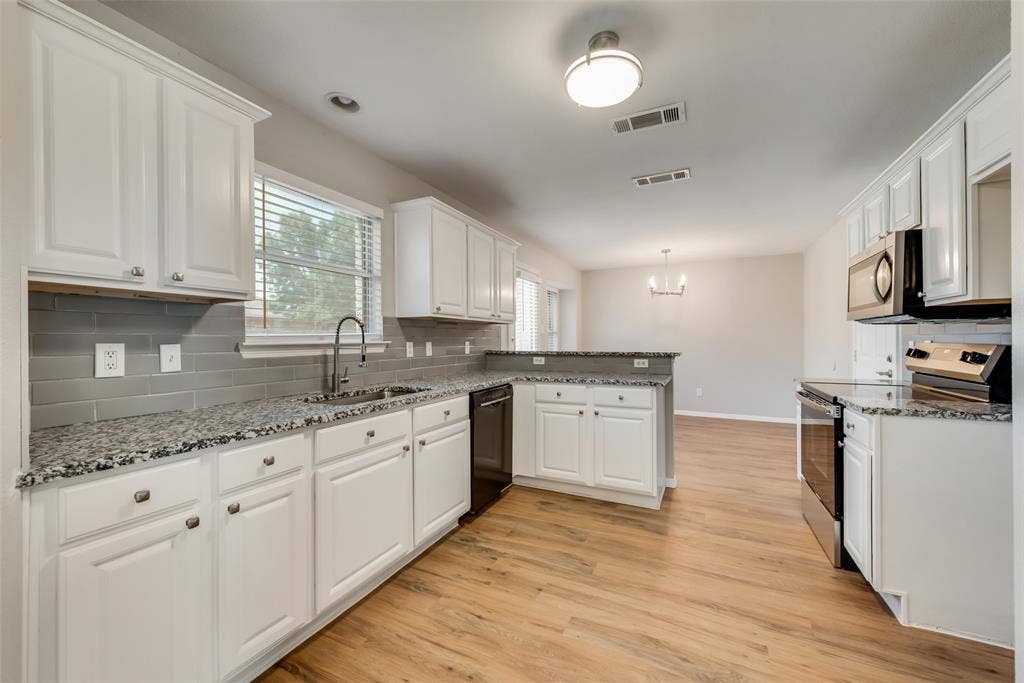 906 Bayshore Drive, Mansfield, TX 76063