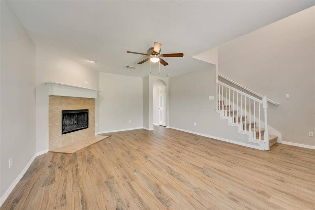906 Bayshore Drive, Mansfield, TX 76063