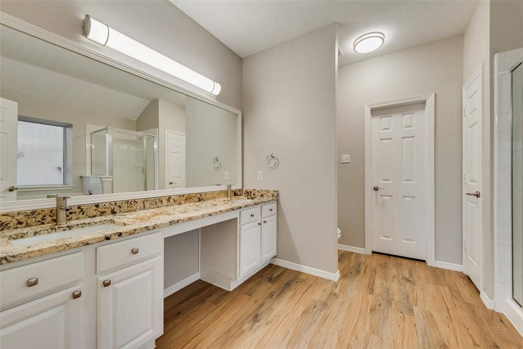 906 Bayshore Drive, Mansfield, TX 76063